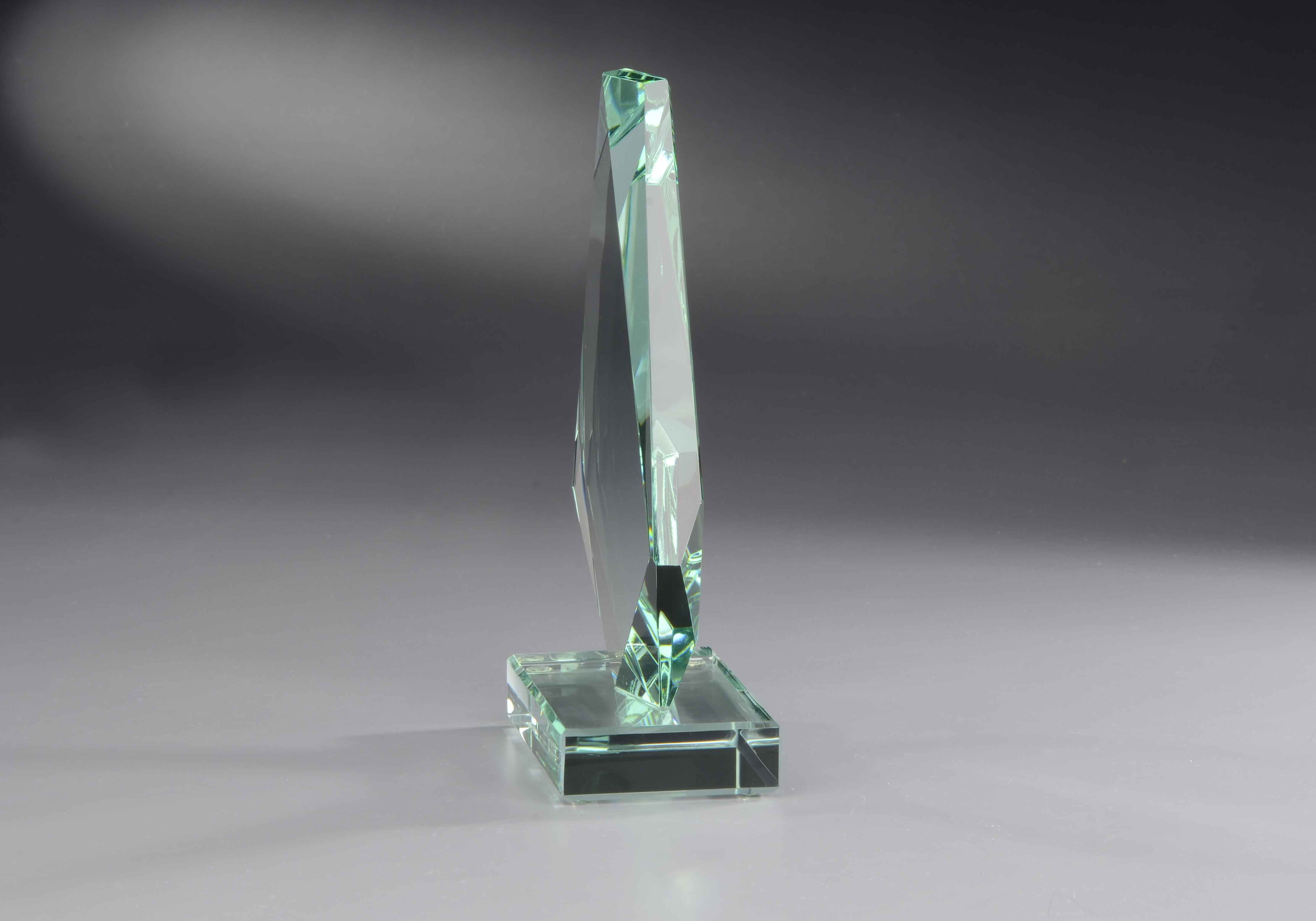 Jade-Glastrophäen "Felswand" 