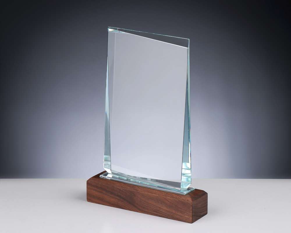 Glas Award "Toronto" mit Holzsockel, Glaspokal mit Gravur